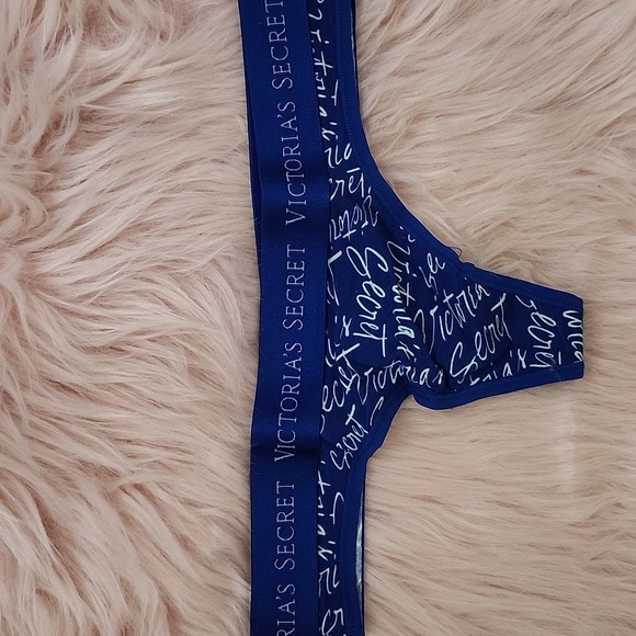 Brand New VICTORIA'S SECRET LOGO PRINT THONG PANTY-XS - Picture 1 of 4
